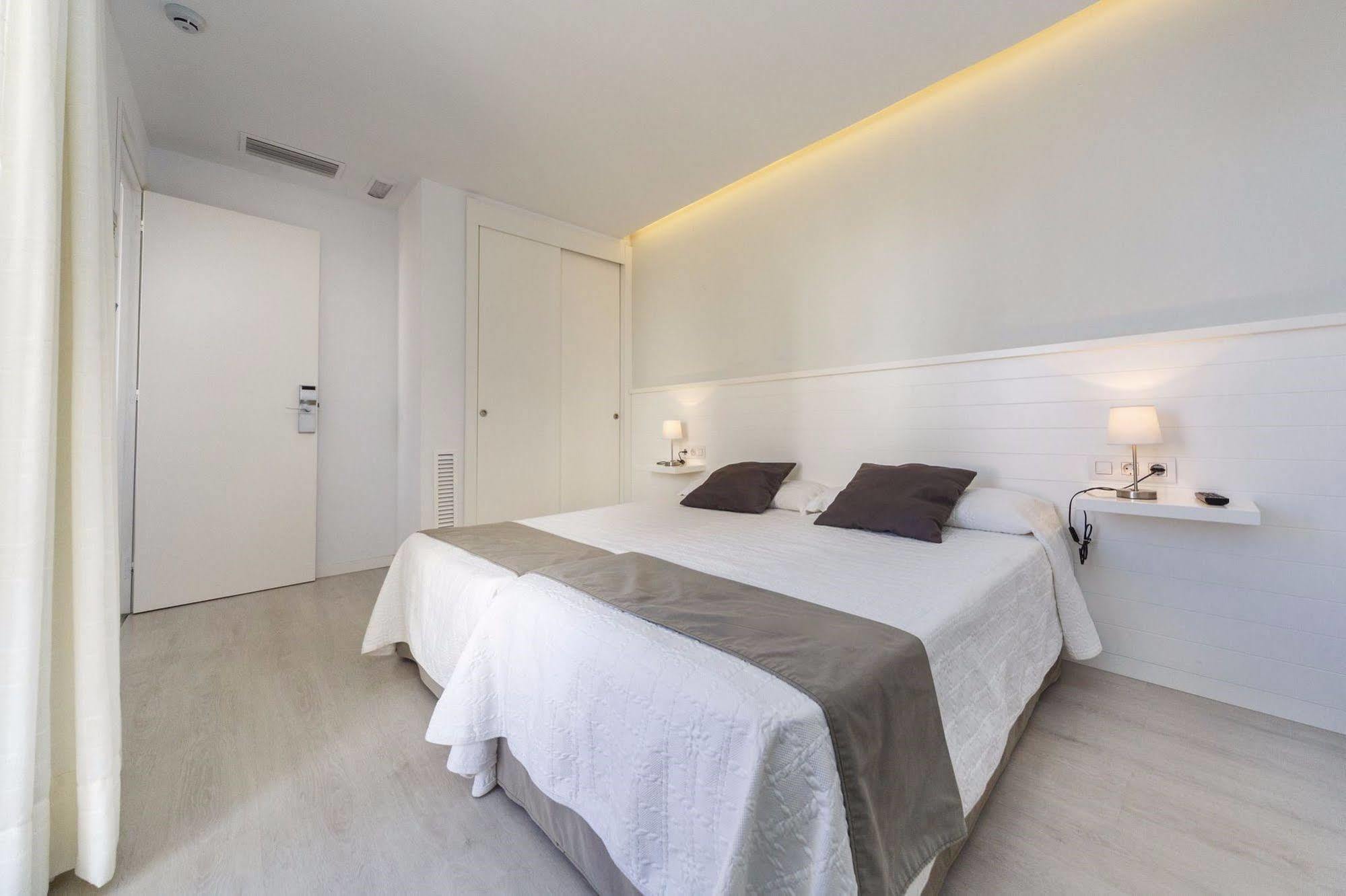 Hostal La Palma Fornells  Luaran gambar